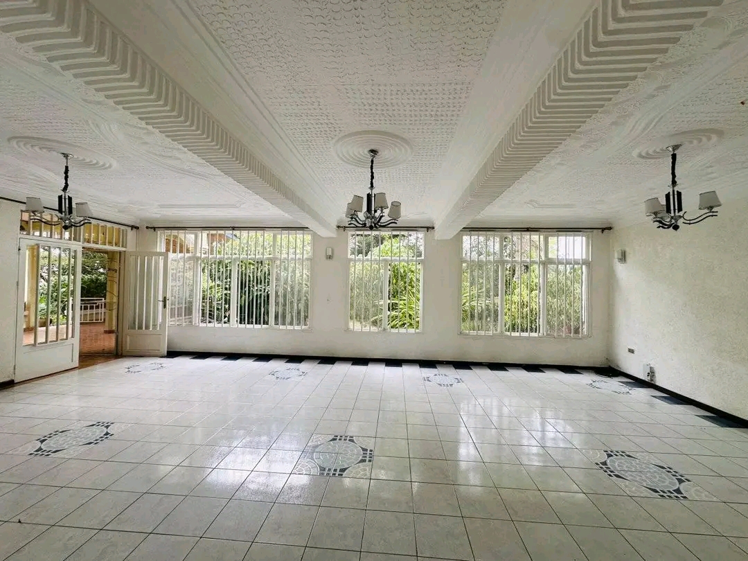 Nyarutarama unfurnished villa for rent