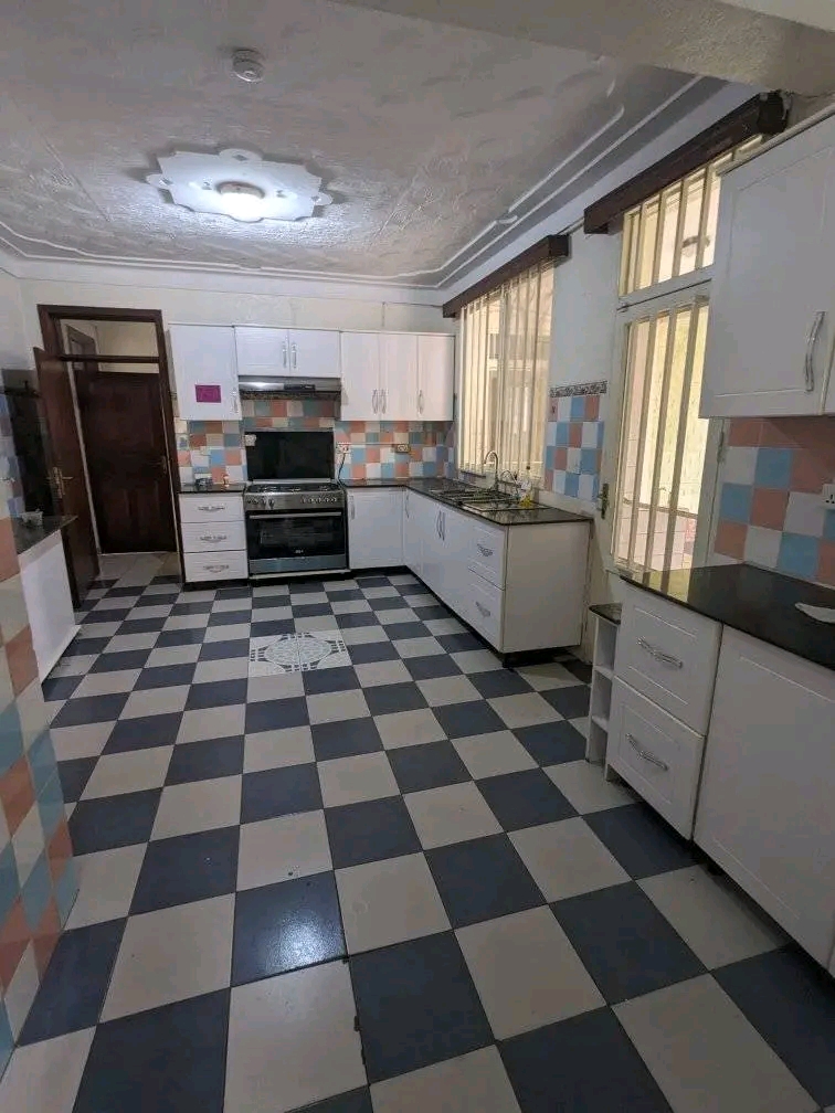 Nyarutarama unfurnished villa for rent
