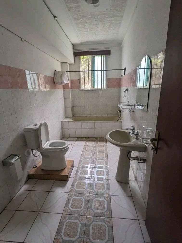 Nyarutarama unfurnished villa for rent