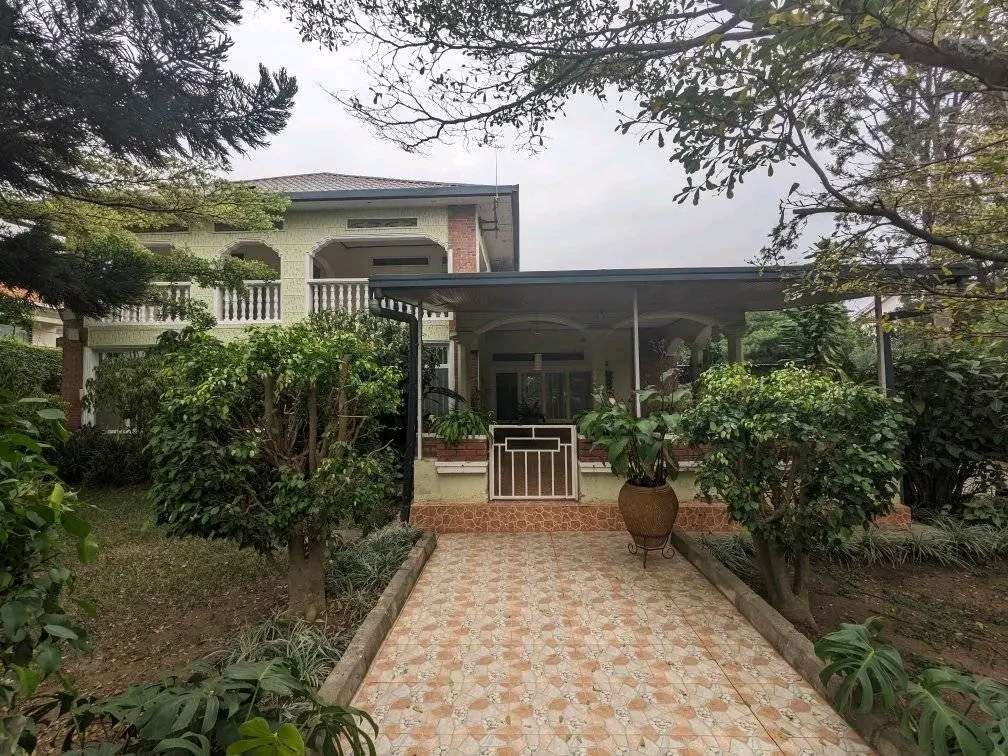 Nyarutarama unfurnished villa for rent
