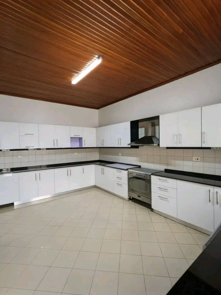 Nyarutarama beautiful unfurnished house for rent