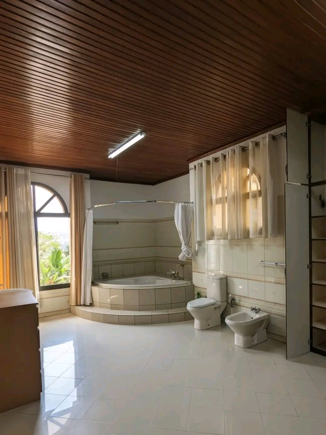 Nyarutarama beautiful unfurnished house for rent