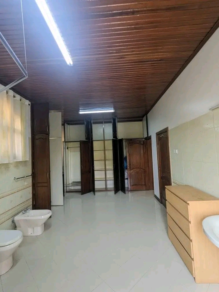 Nyarutarama beautiful unfurnished house for rent
