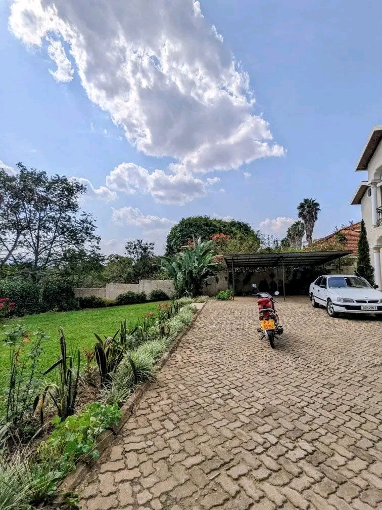 Nyarutarama beautiful unfurnished house for rent