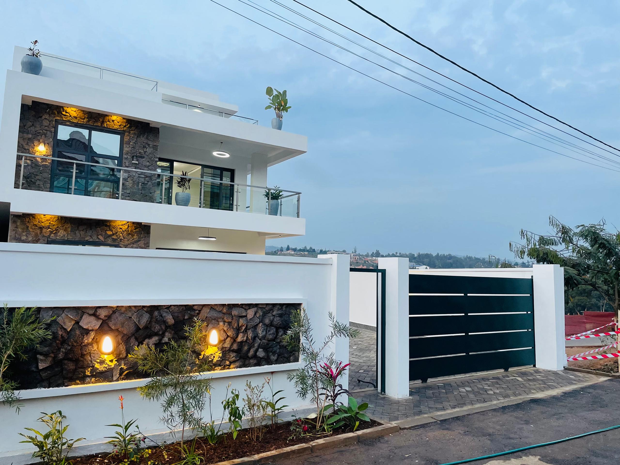 Gacuriro luxury house for sale in good neighborhood