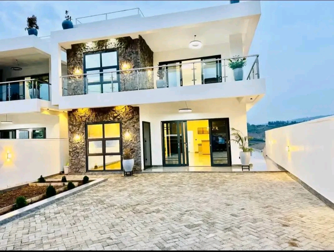 Gacuriro luxury house for sale in good neighborhood