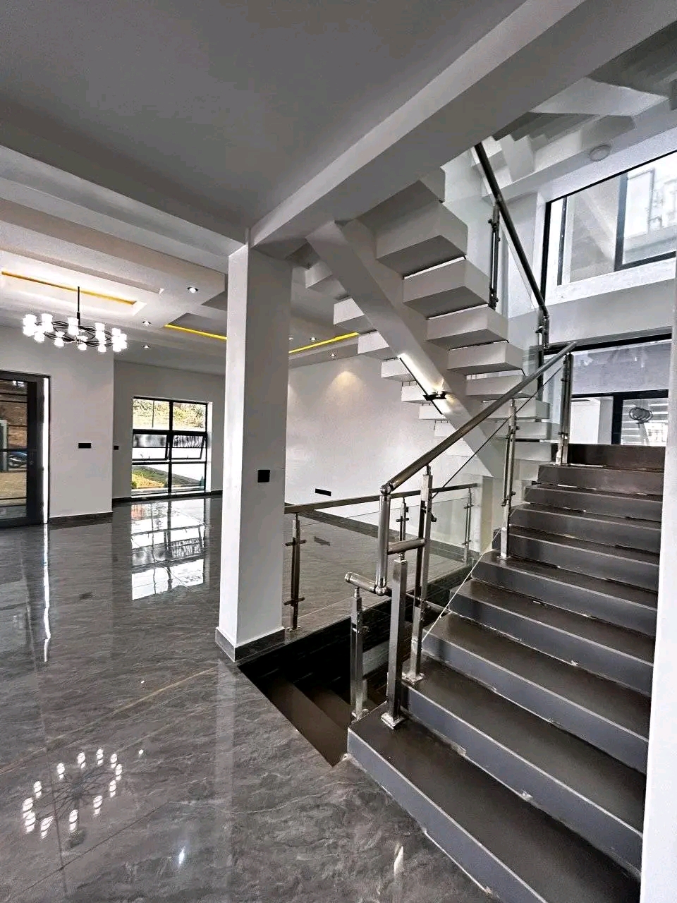 Gacuriro luxury house for sale in good neighborhood