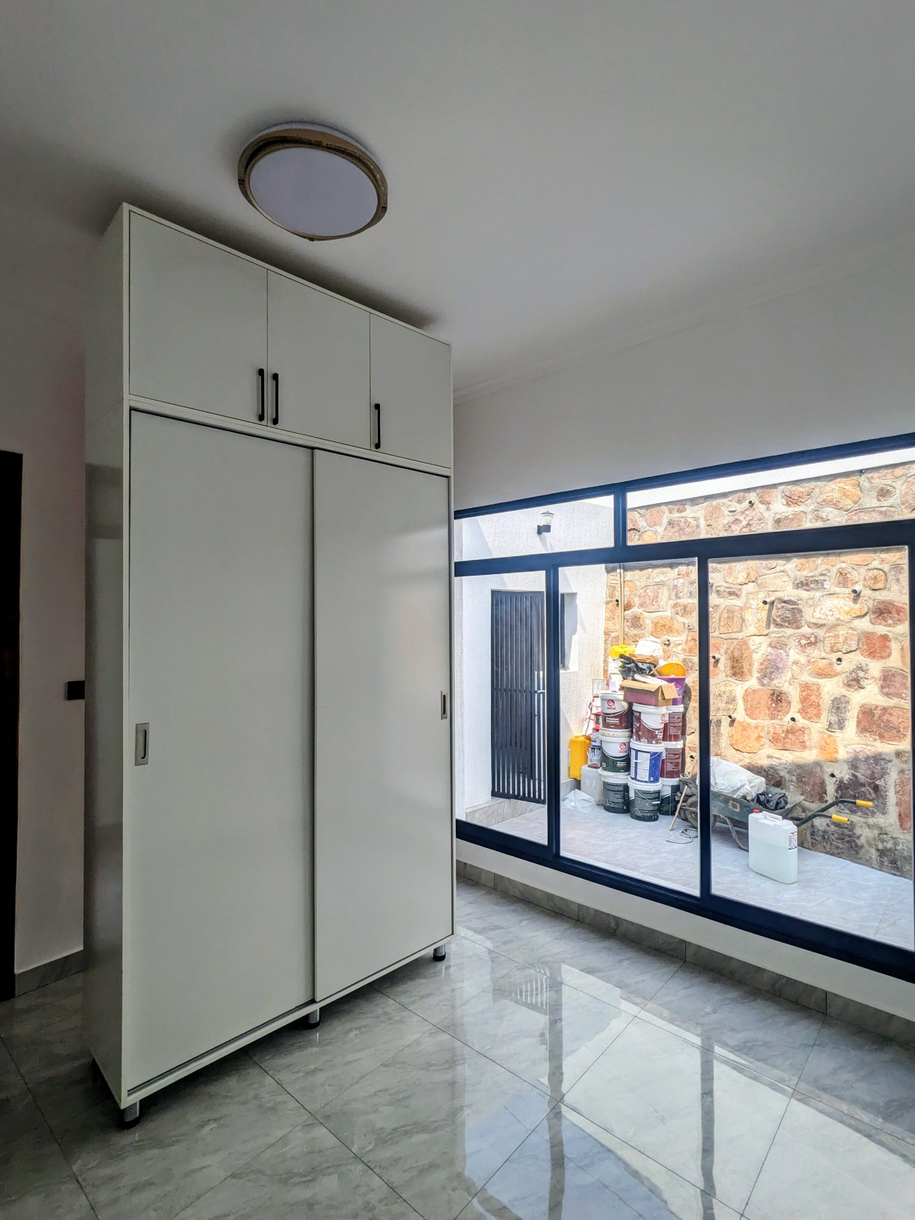 Modern house for rent in good neighborhood
