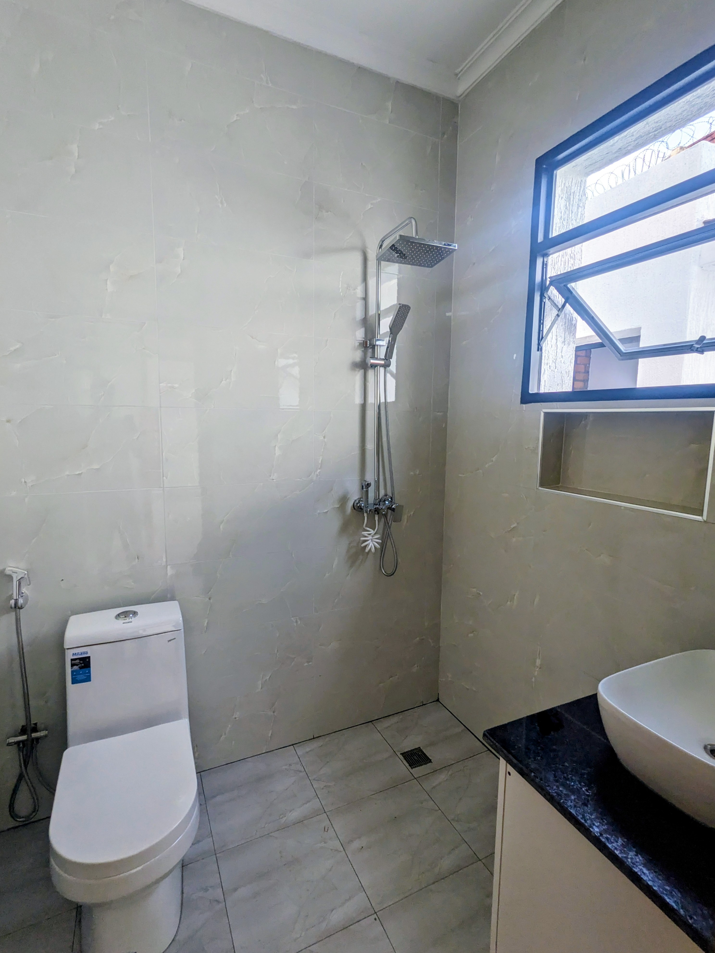 Modern house for rent in good neighborhood