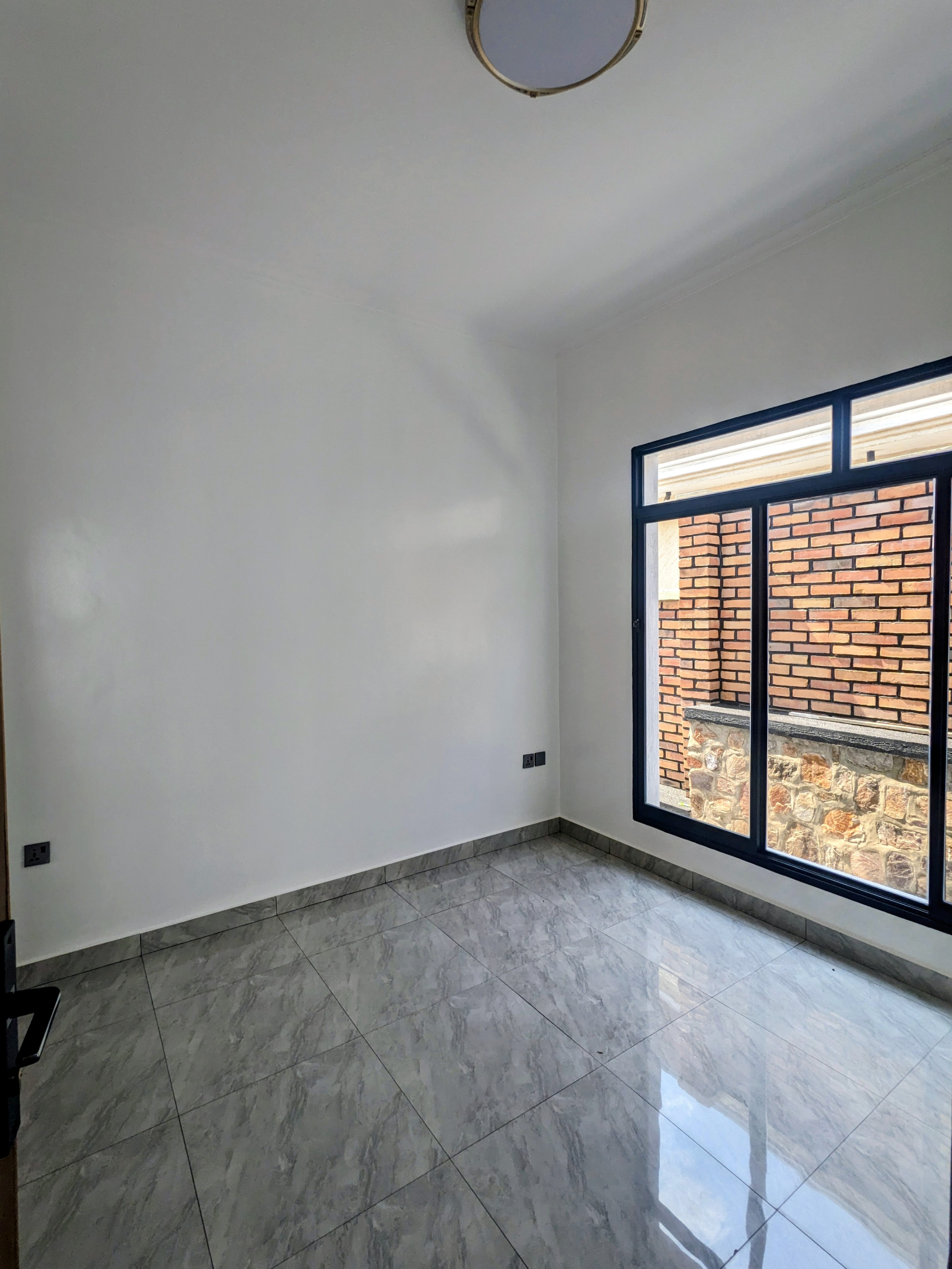 Modern house for rent in good neighborhood