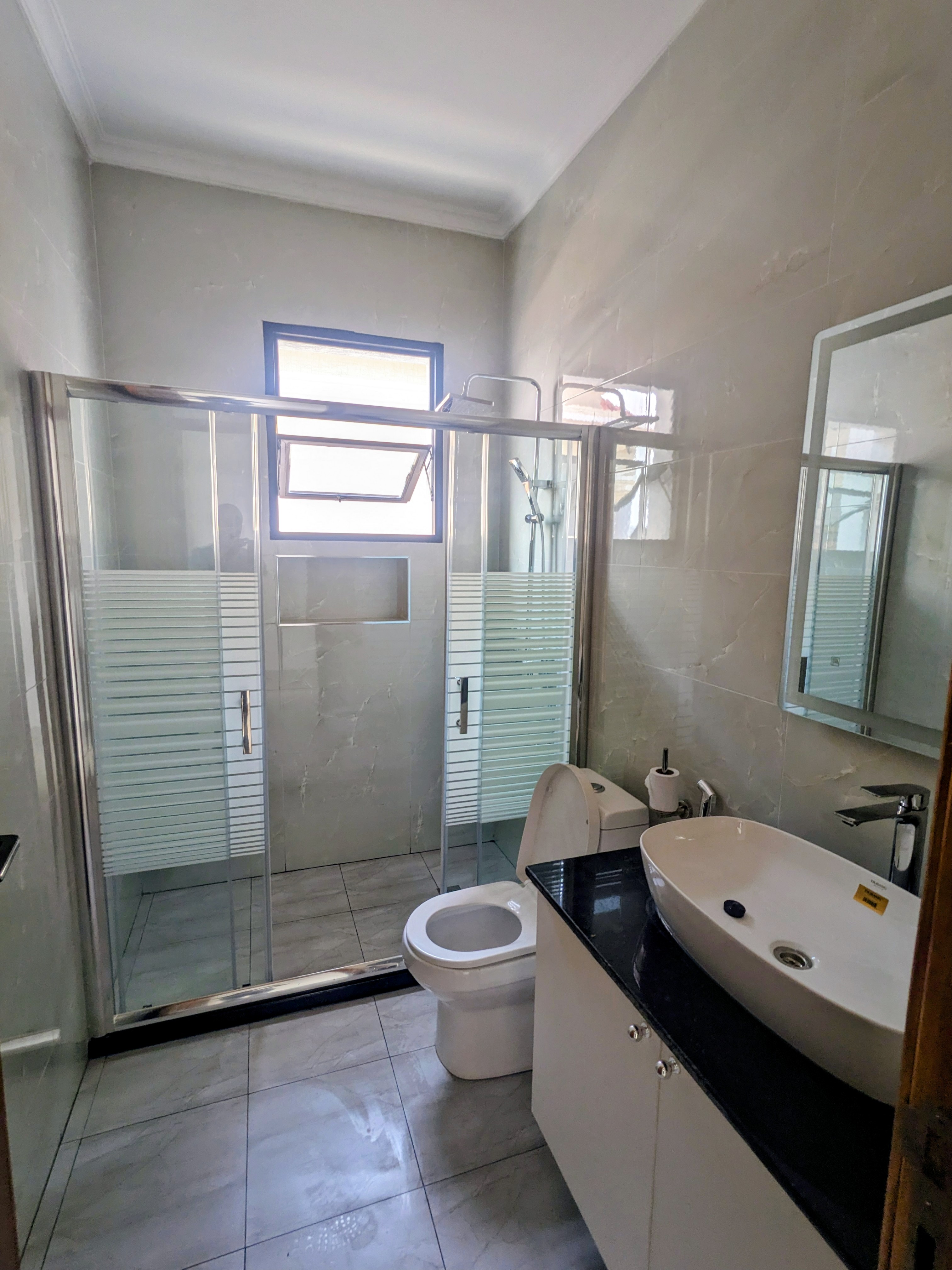 Modern house for rent in good neighborhood