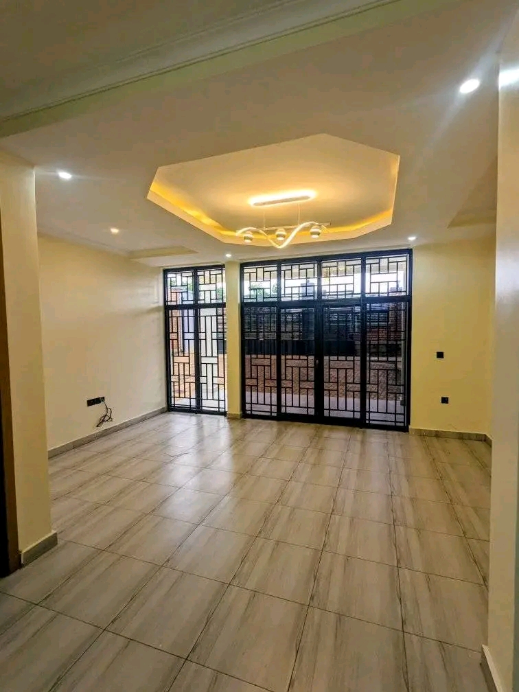 Nice unfurnished house for rent in good neighborhood
