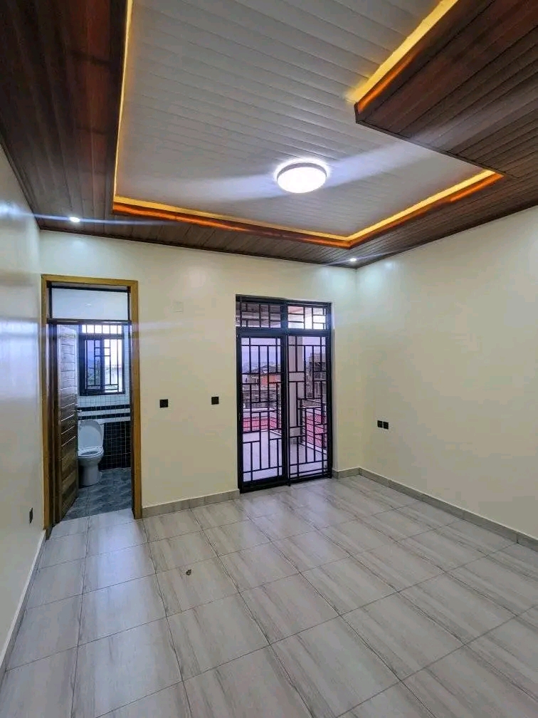 Nice unfurnished house for rent in good neighborhood