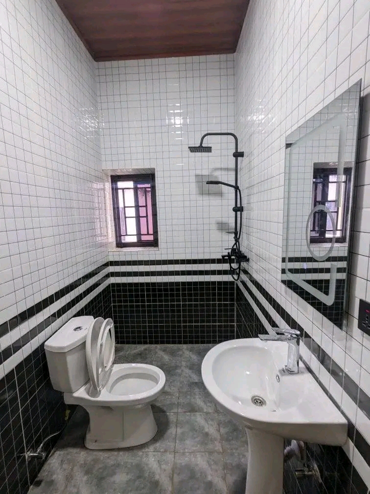 Nice unfurnished house for rent in good neighborhood