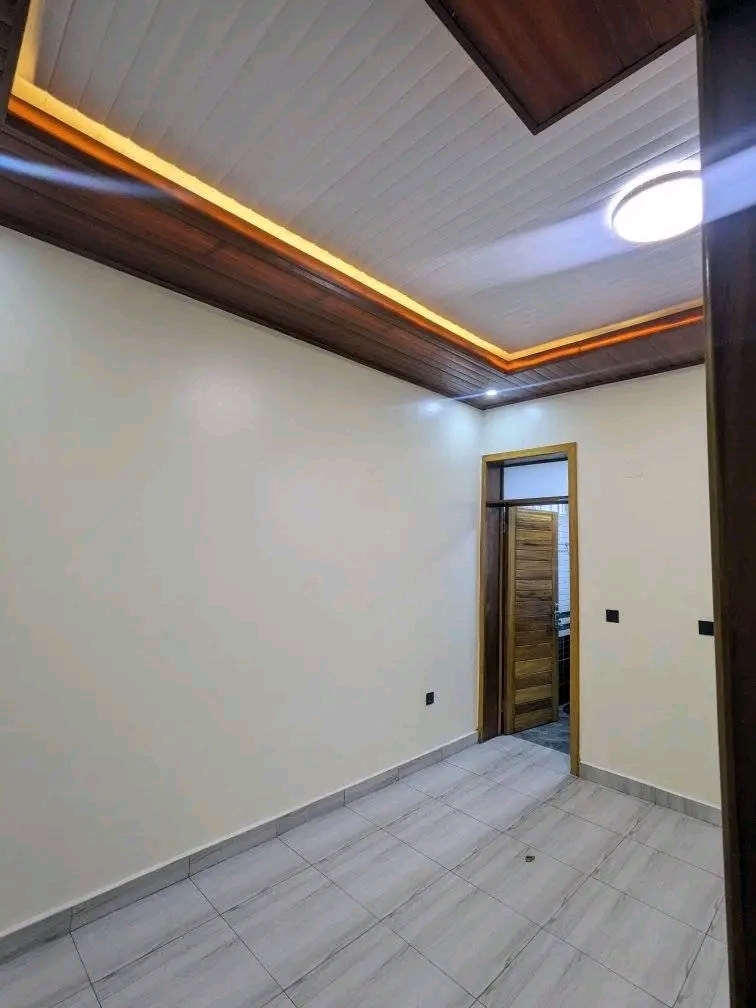 Nice unfurnished house for rent in good neighborhood