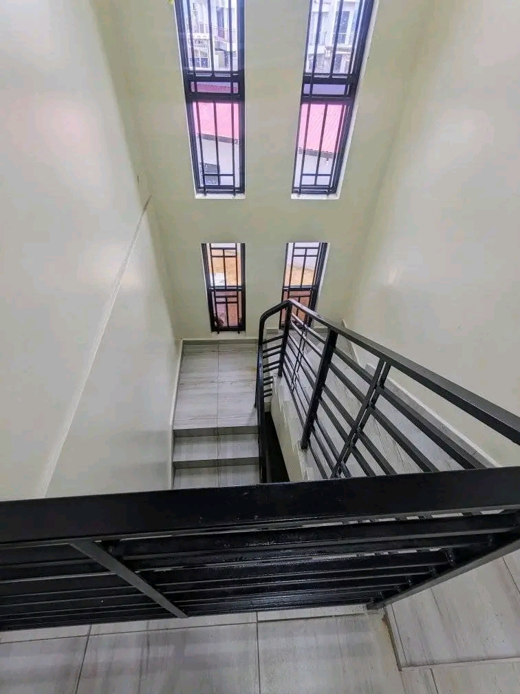 Nice unfurnished house for rent in good neighborhood