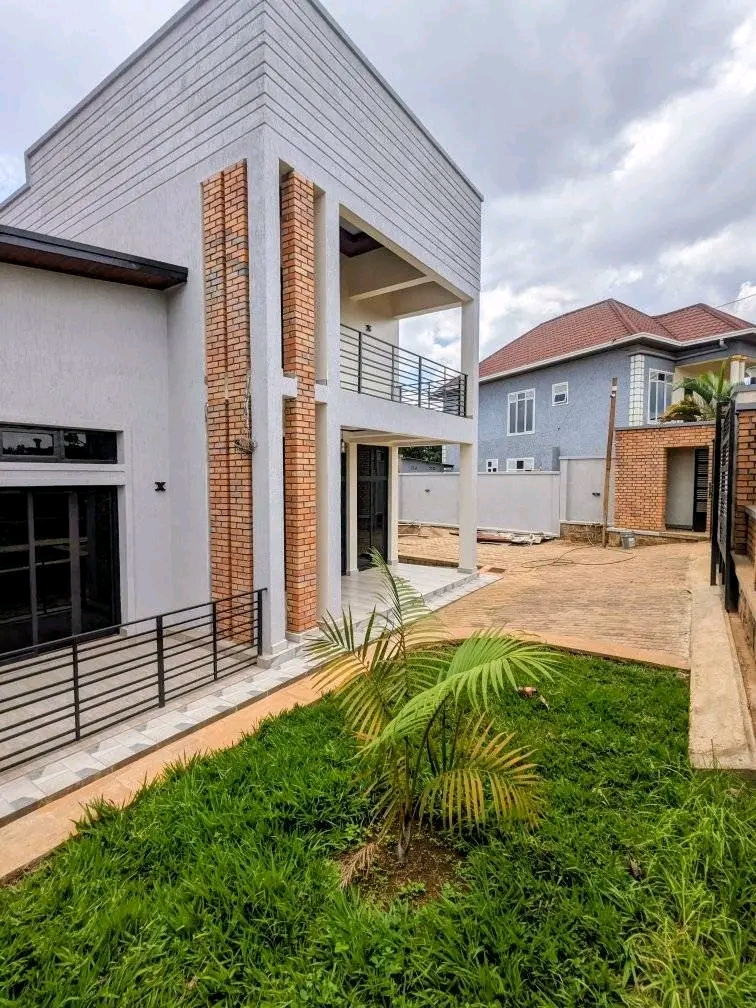 Nice unfurnished house for rent in good neighborhood