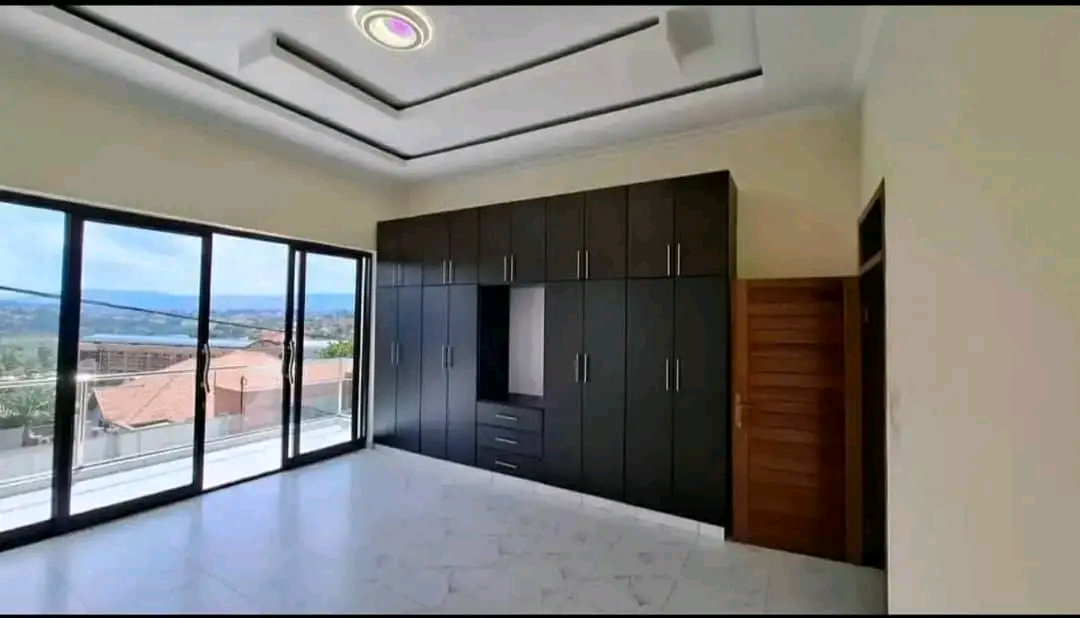 Nice kibagabaga house for sale in good neighborhood