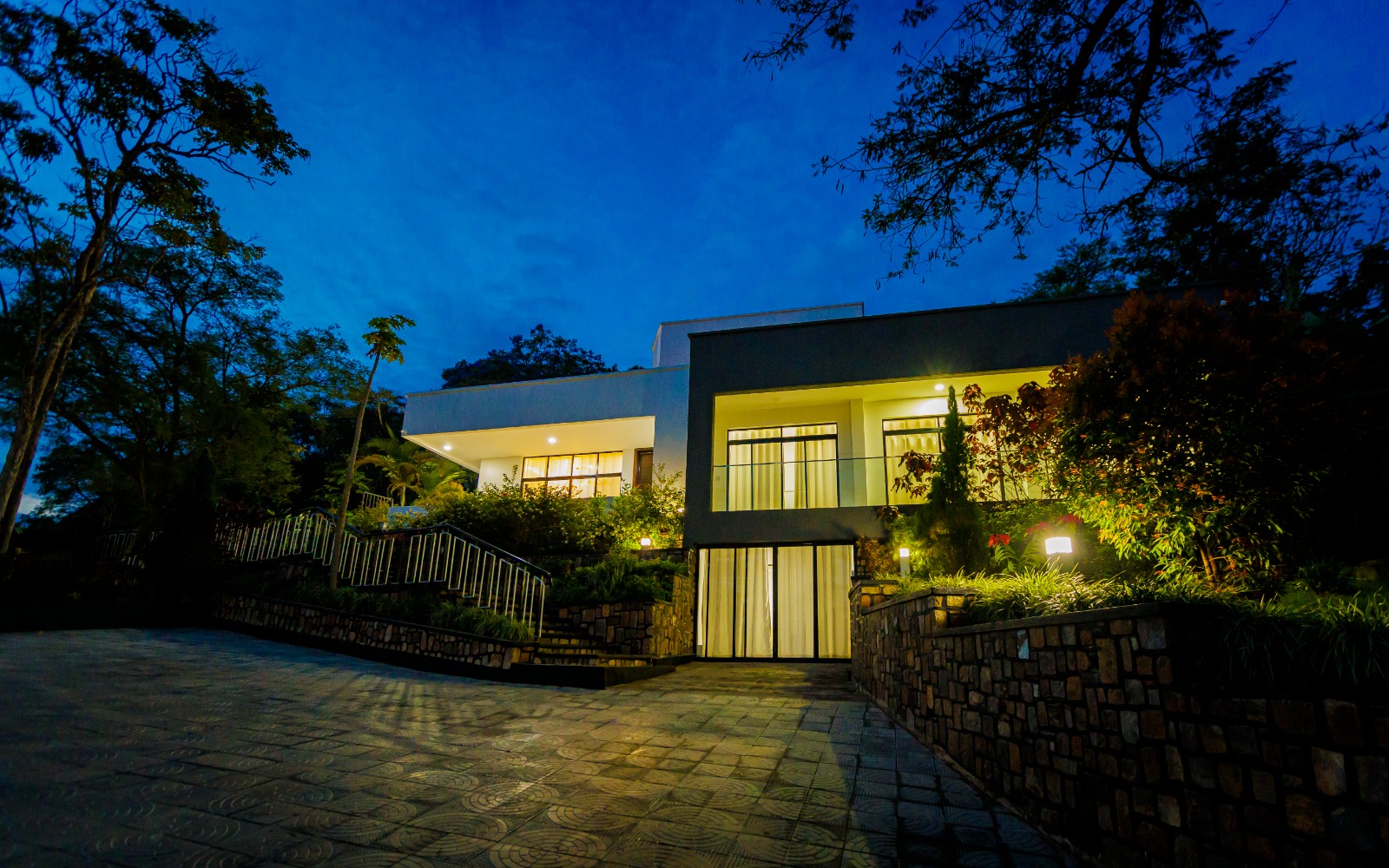 Nice full furnished house for rent in good neighborhood