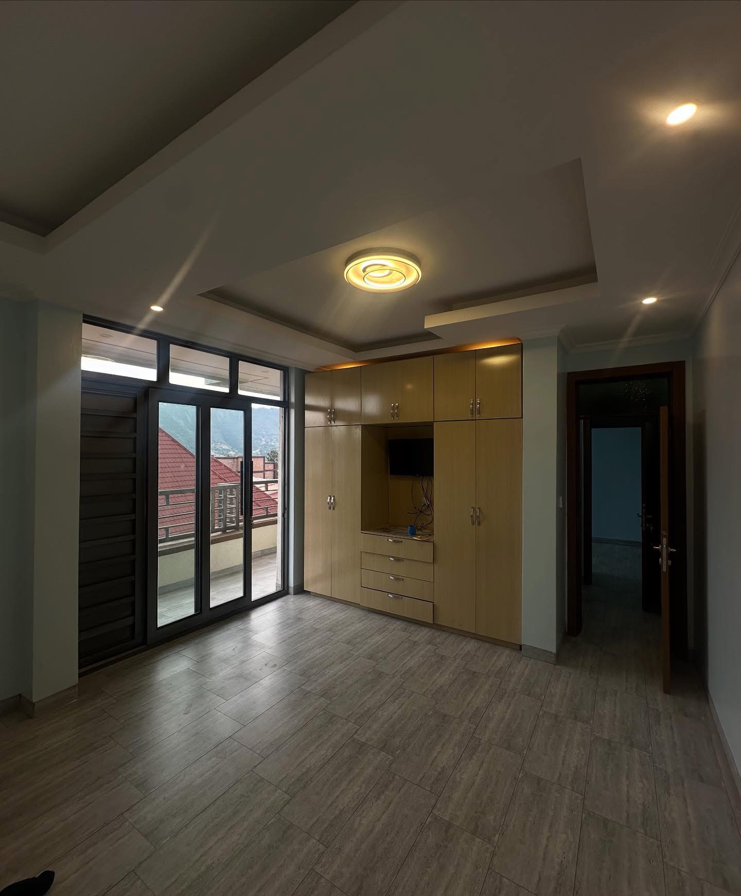 Nice unfurnished house for rent in good neighborhood