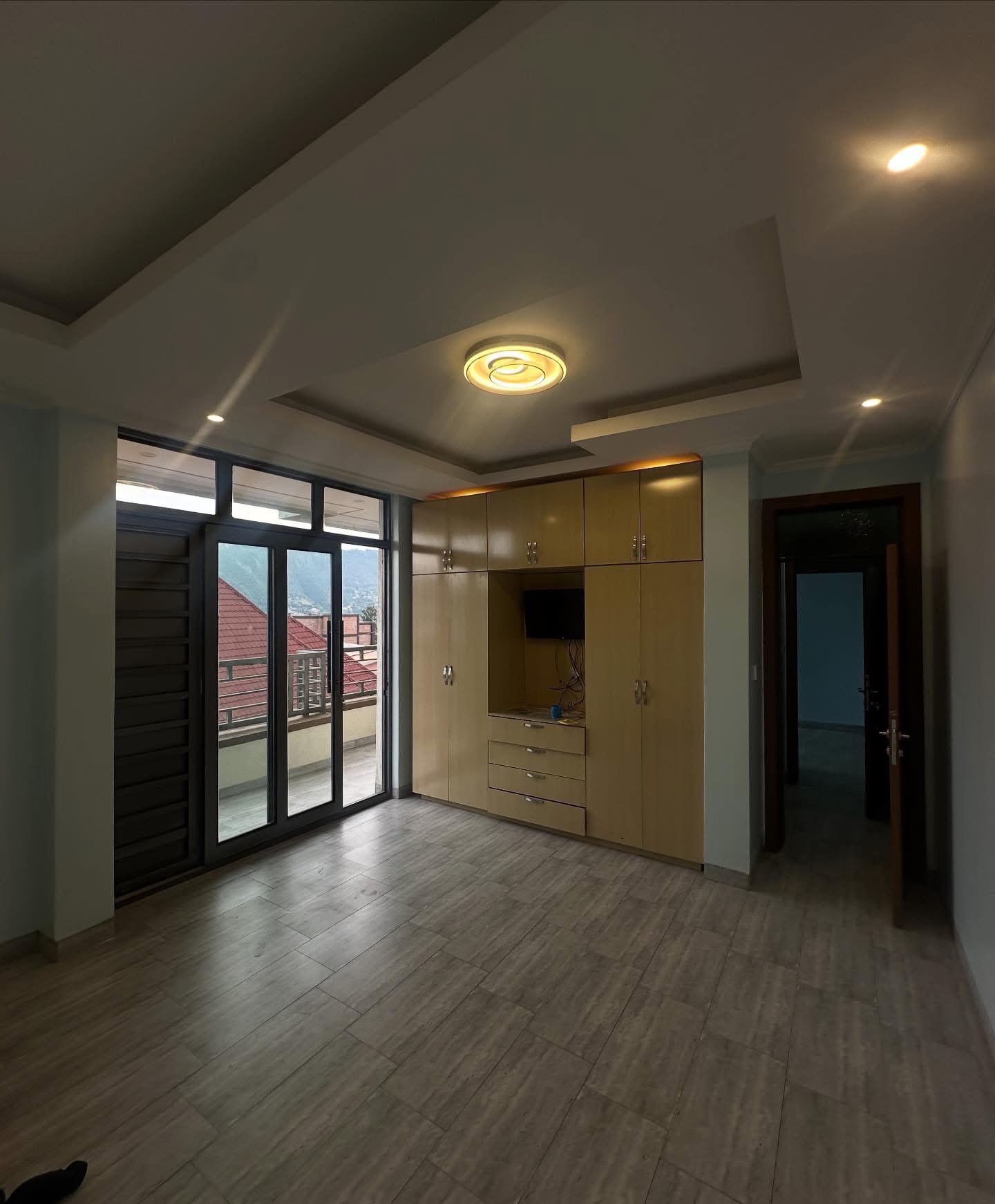 Nice unfurnished house for rent in good neighborhood