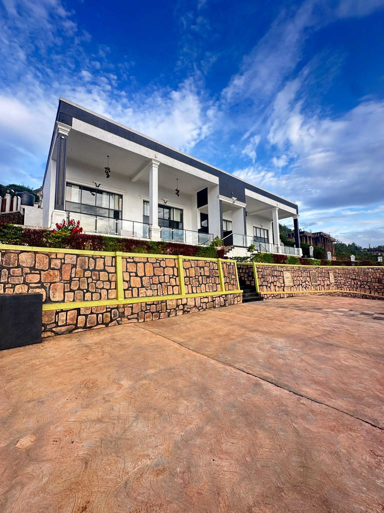 Two units villa for sale with view of whole city