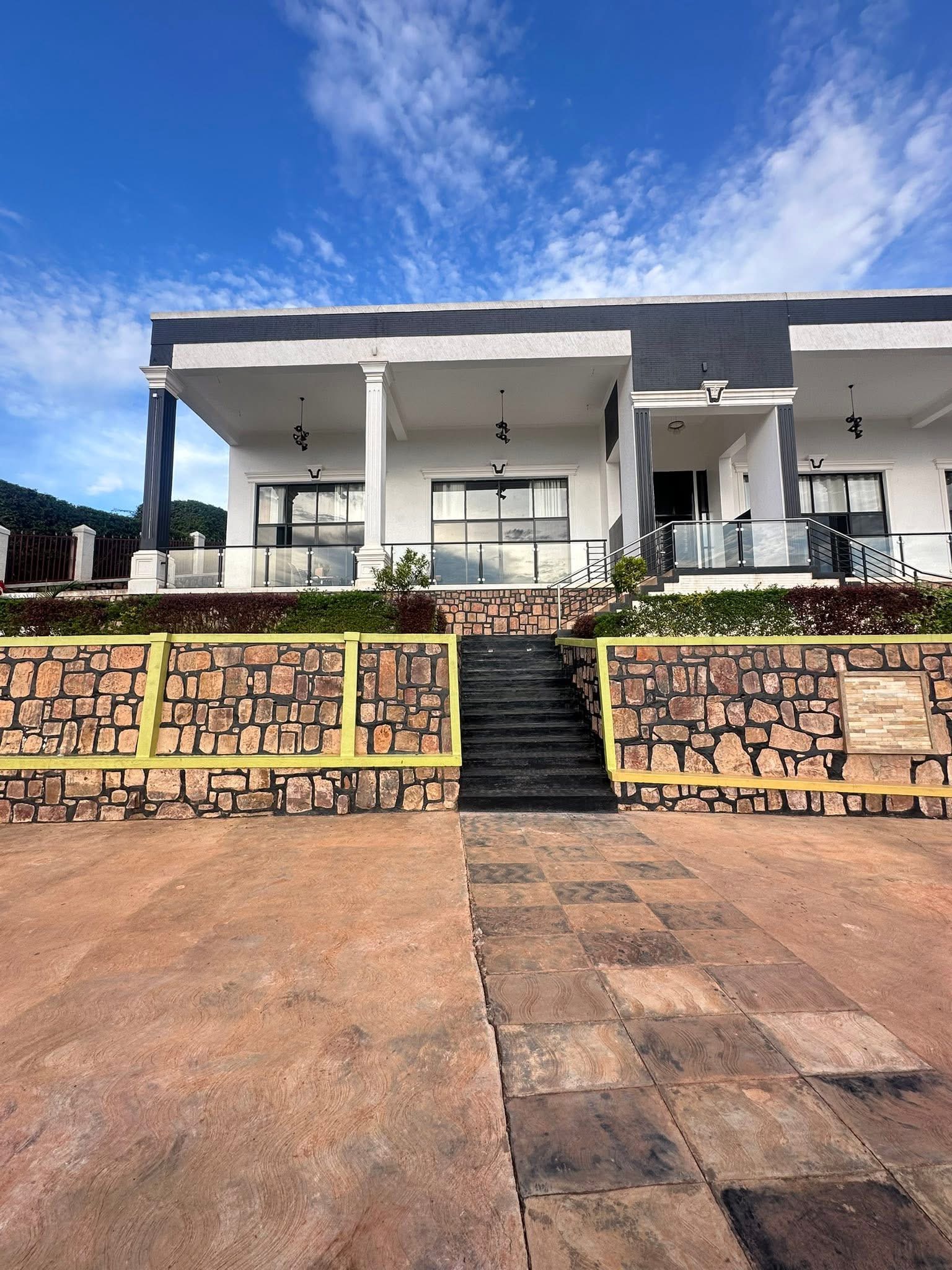Two units villa for sale with view of whole city
