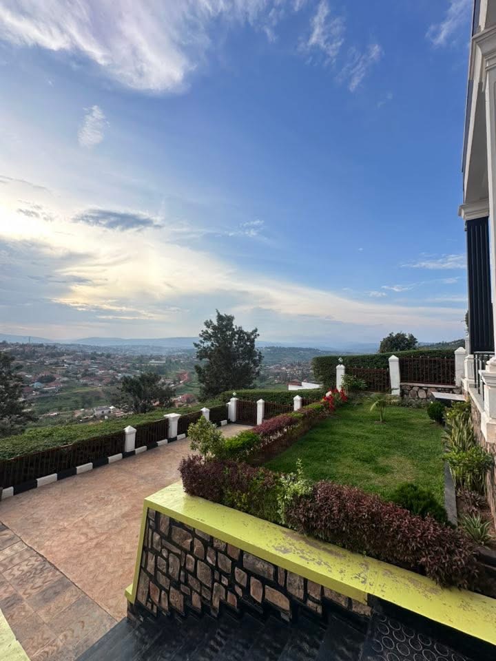 Two units villa for sale with view of whole city