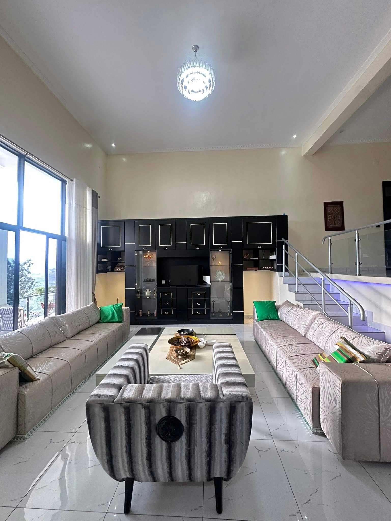 Two units villa for sale with view of whole city