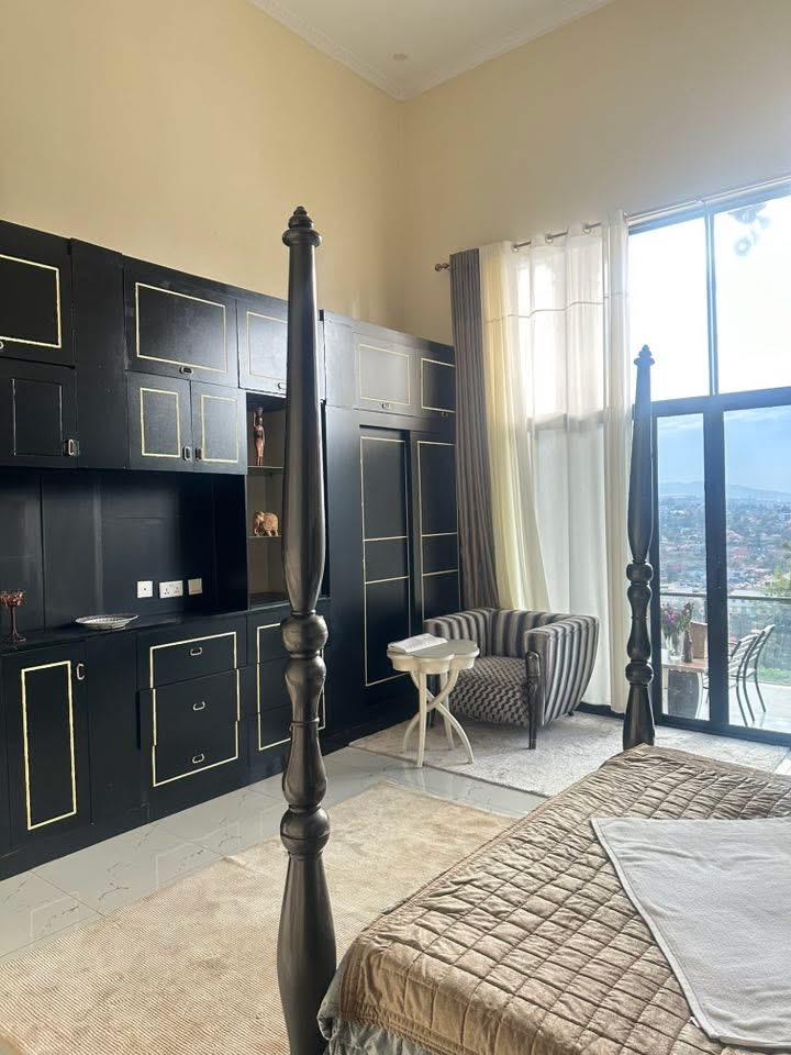 Two units villa for sale with view of whole city