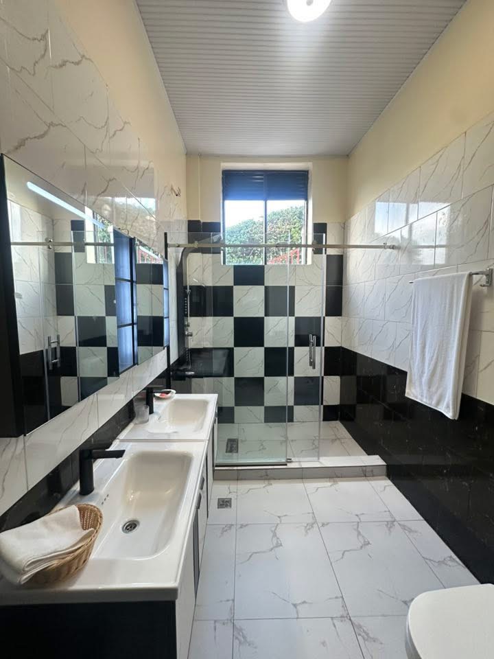 Two units villa for sale with view of whole city