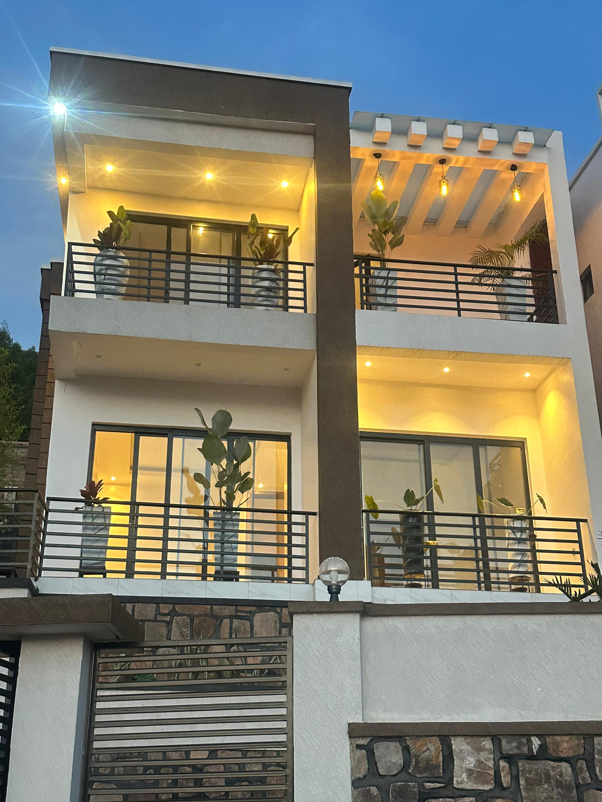 Nice unfurnished house for rent in good neighborhood