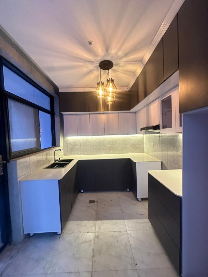 Nice unfurnished house for rent in good neighborhood