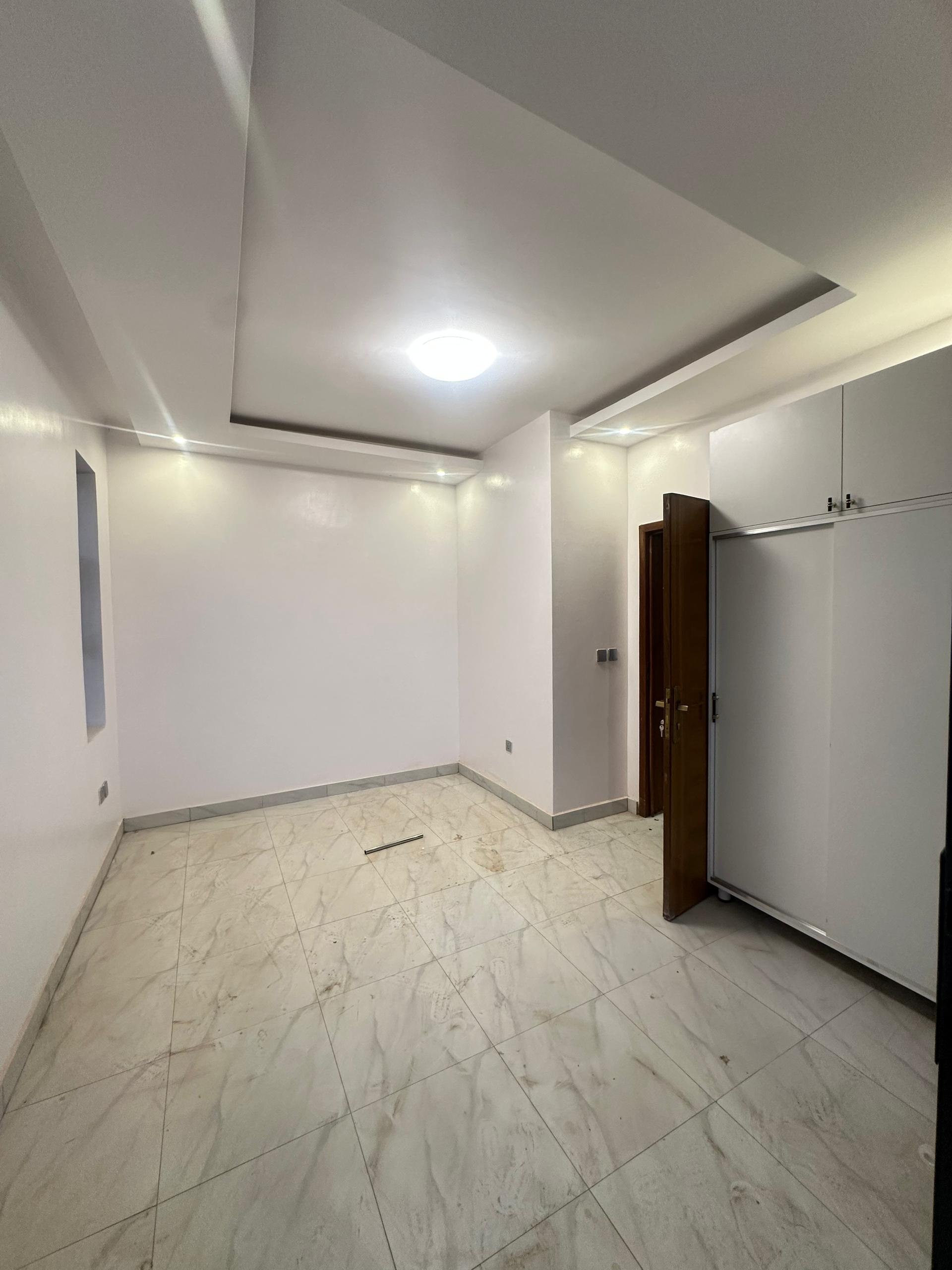 Nice unfurnished house for rent in good neighborhood