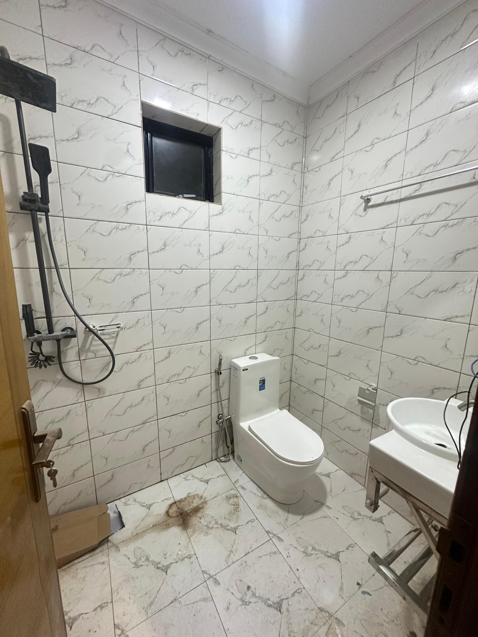 Nice unfurnished house for rent in good neighborhood