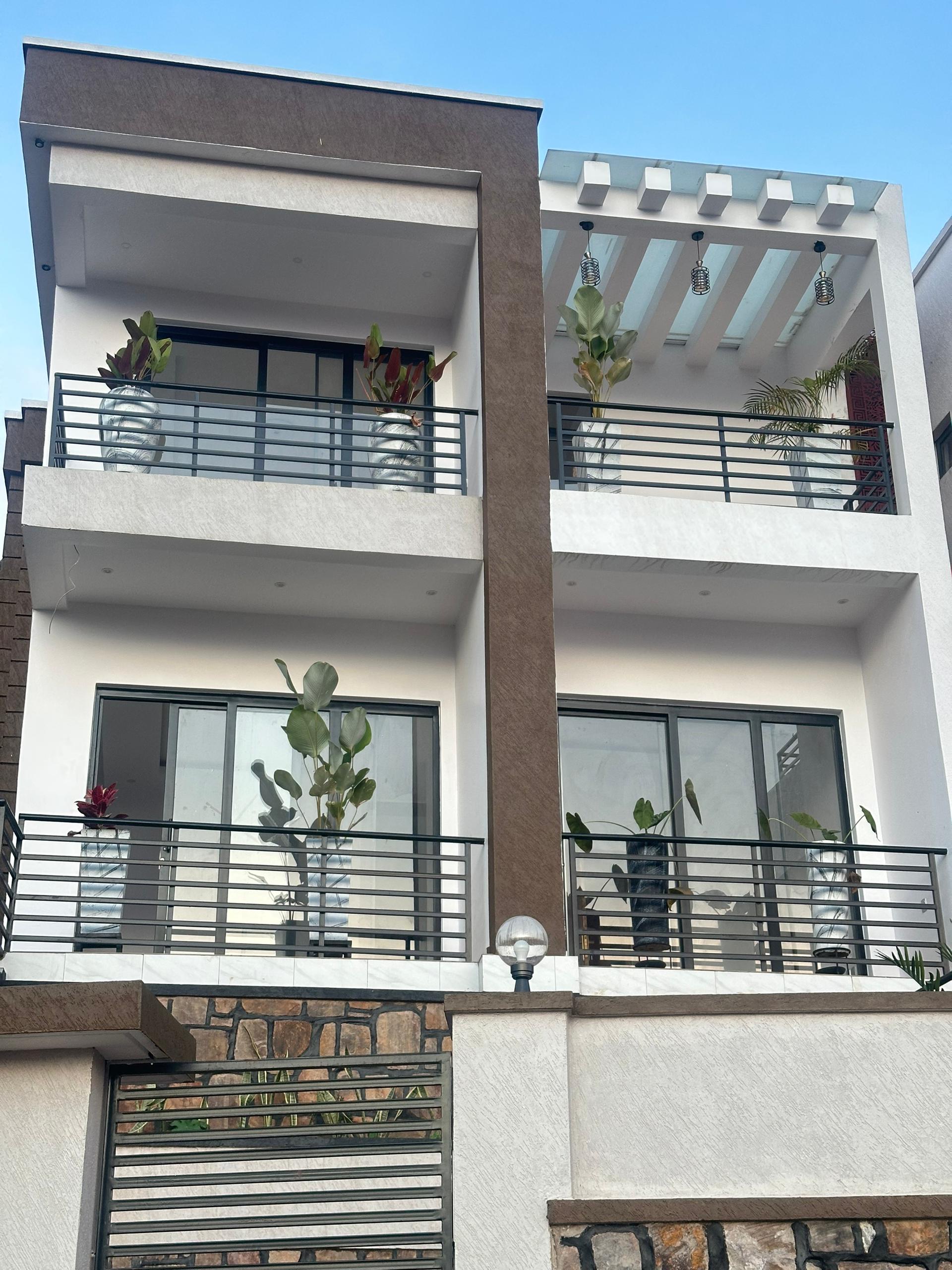 Nice unfurnished house for rent in good neighborhood