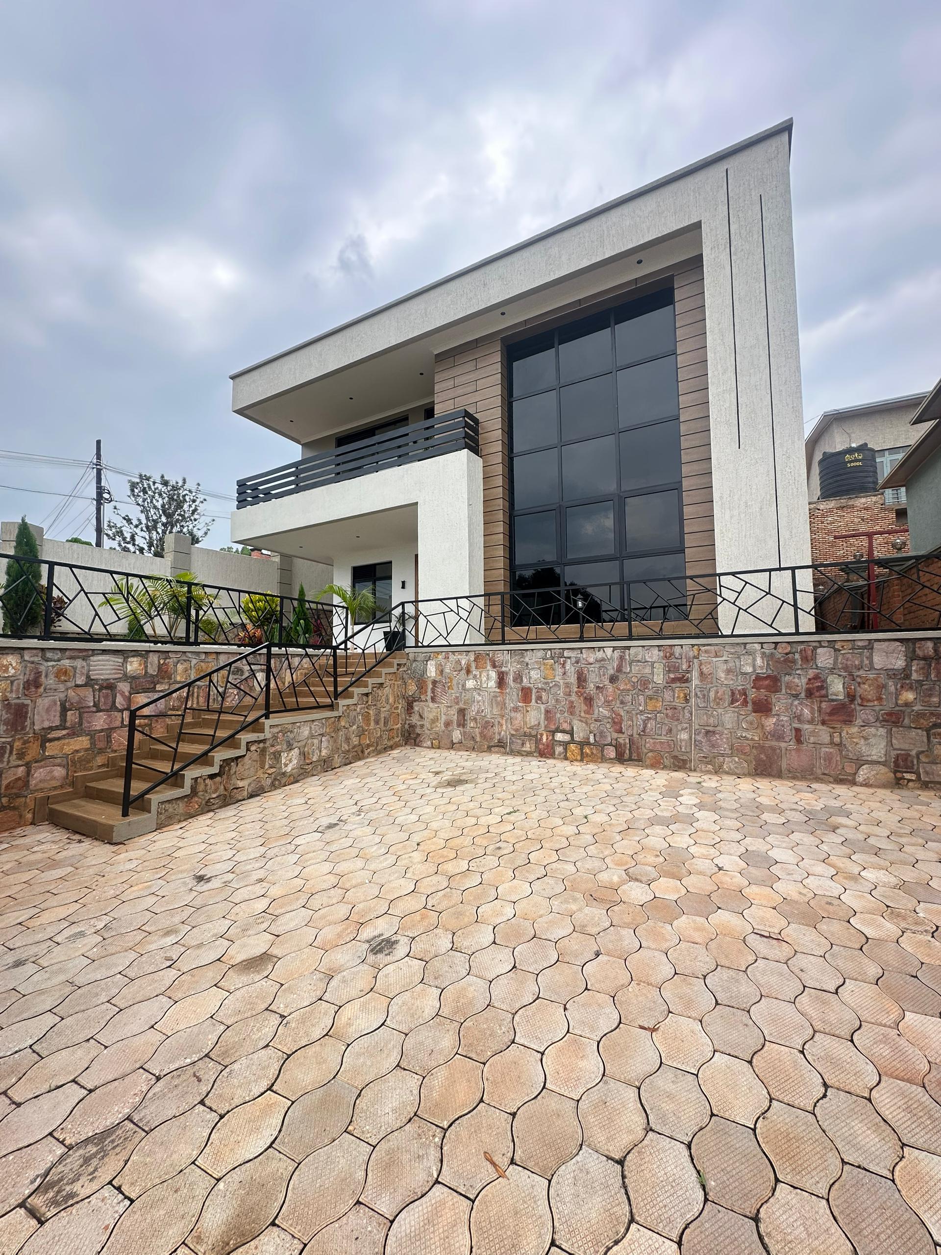 Nice new house for sale in Rebero in good neighborhood