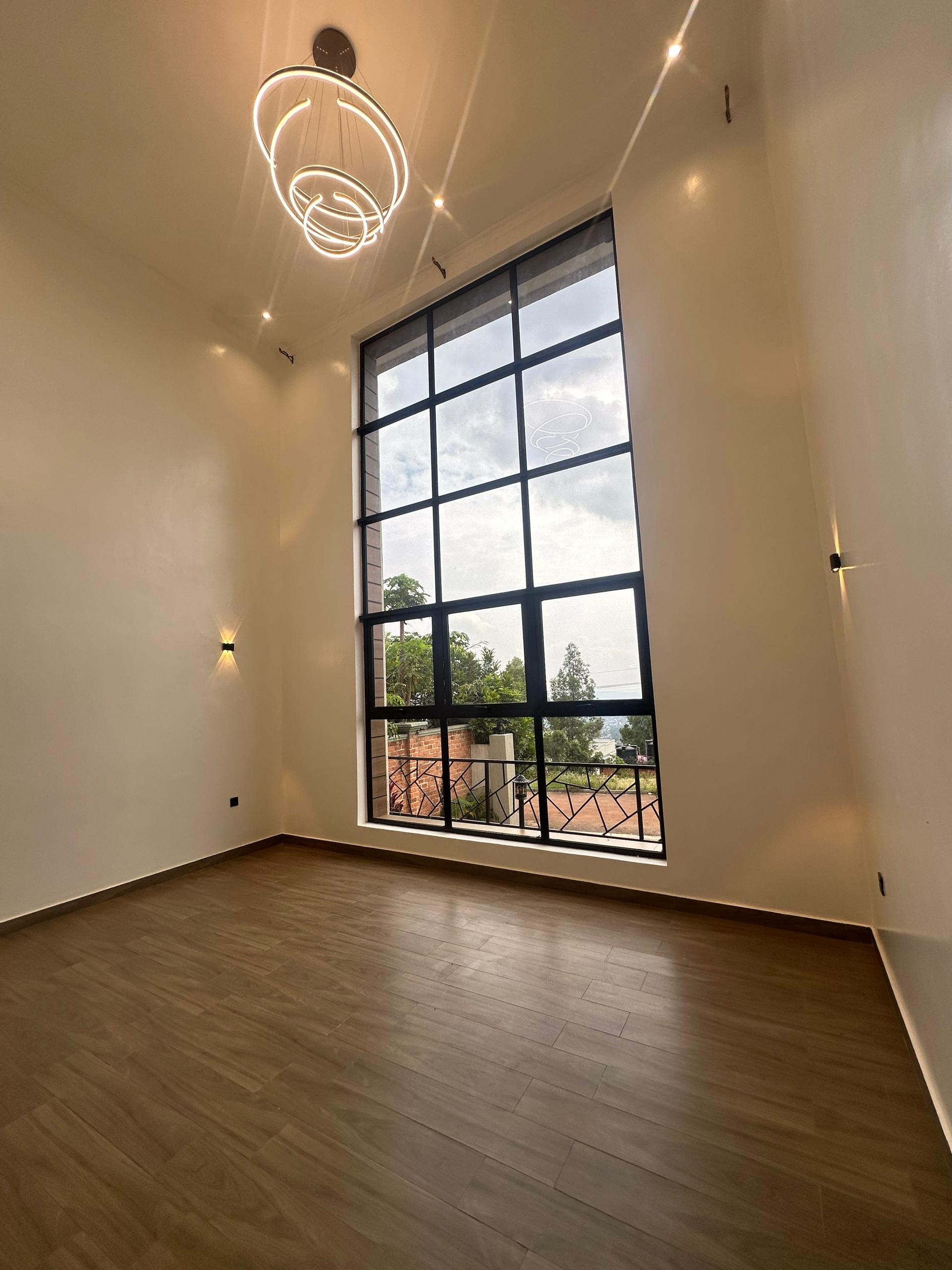 Nice new house for sale in Rebero in good neighborhood