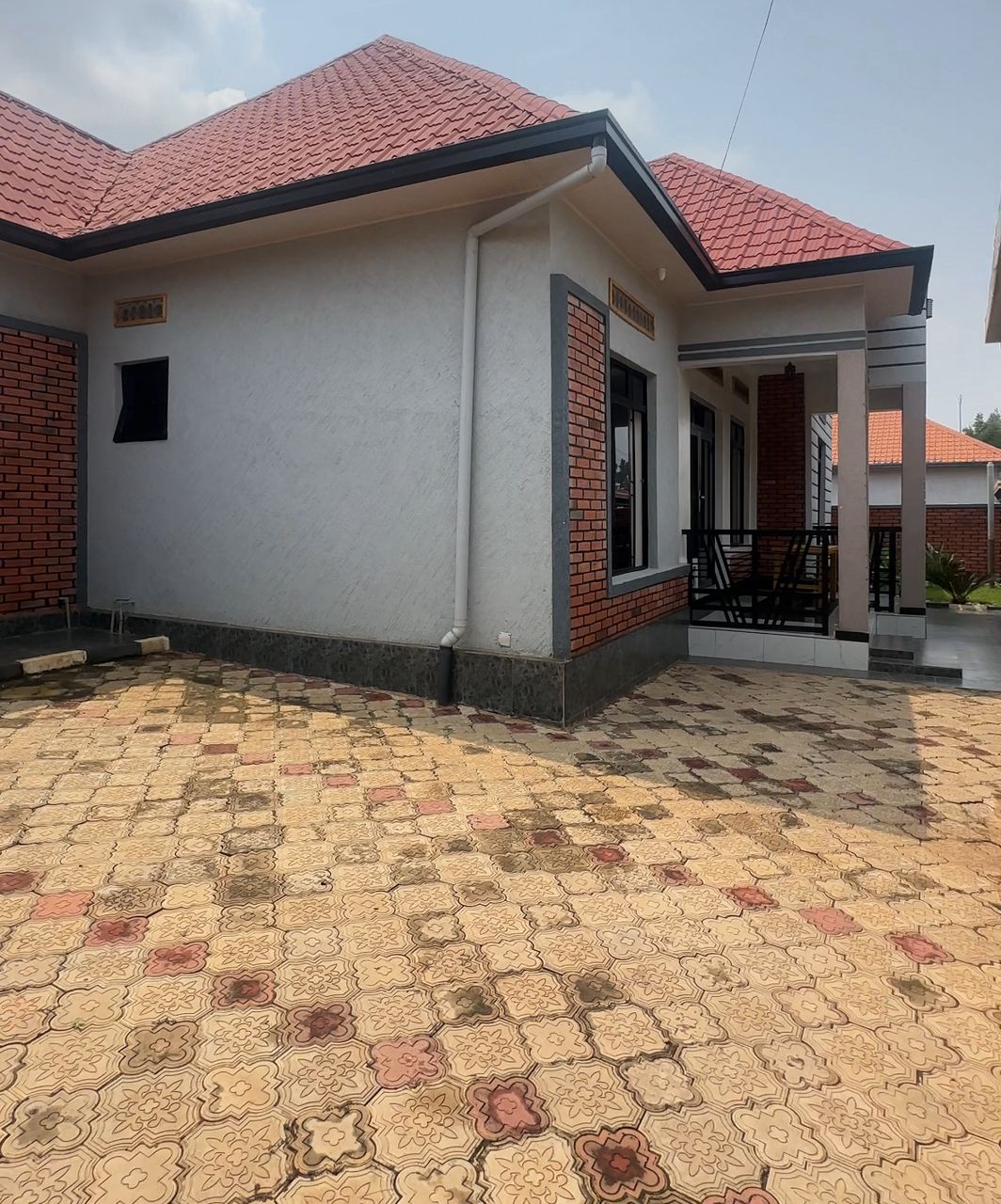 Nice full furnished house for rent in good neighborhood
