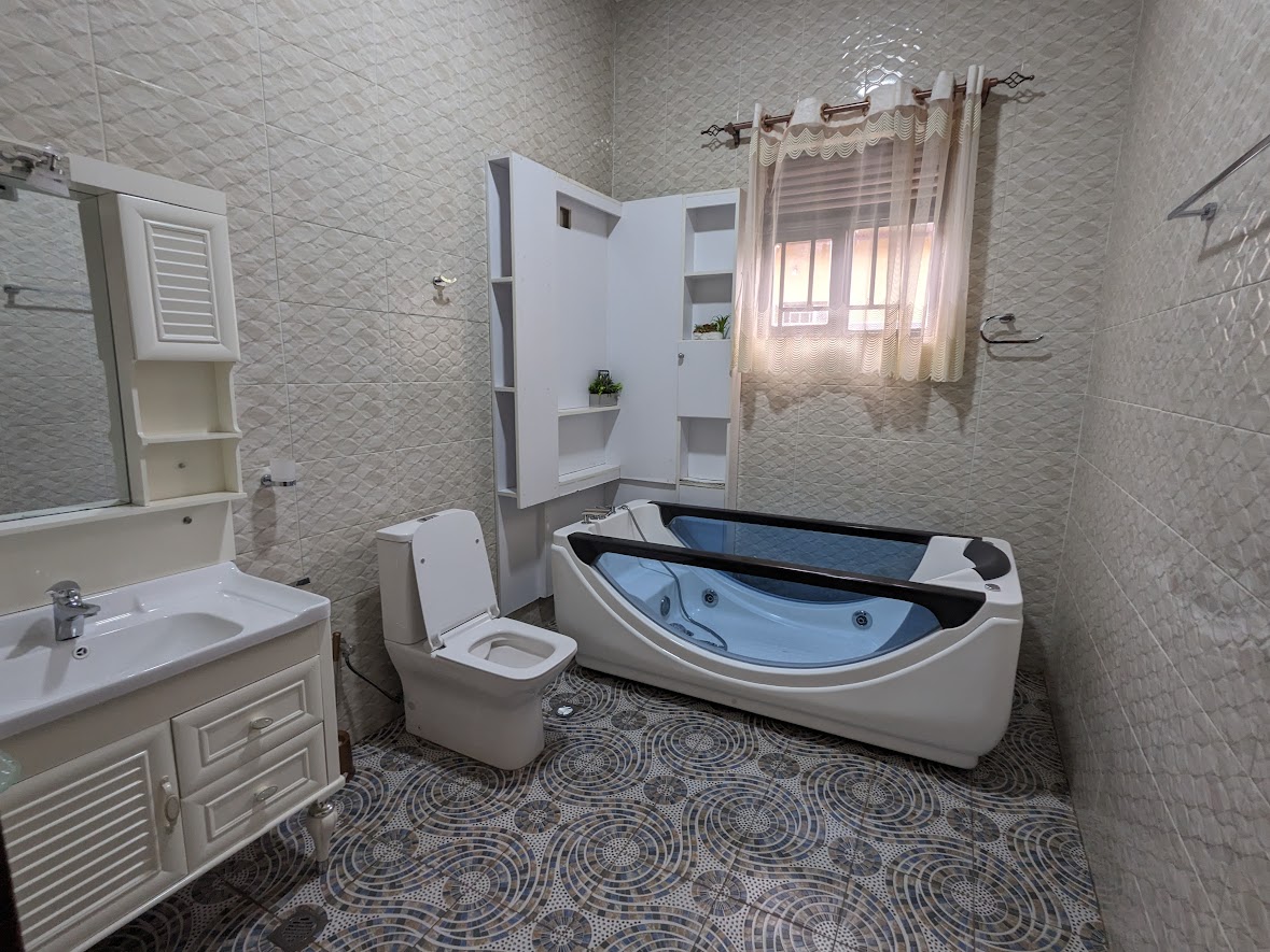 Beautiful house for rent in good neighborhood