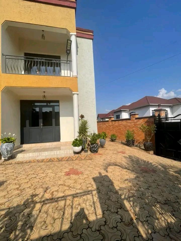 Unfurnished nice house for rent in Kicukiro, Niboye