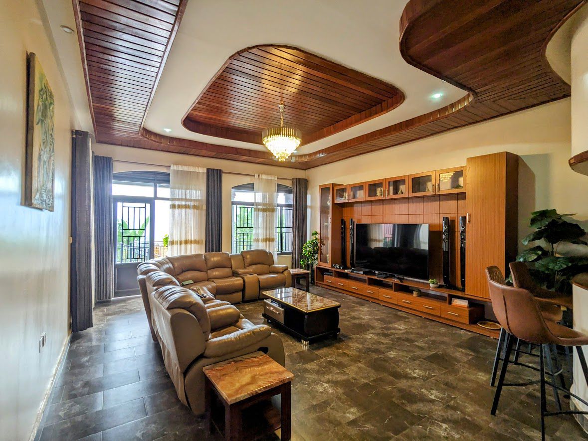 Nice full furnished house for rent in good neighborhood
