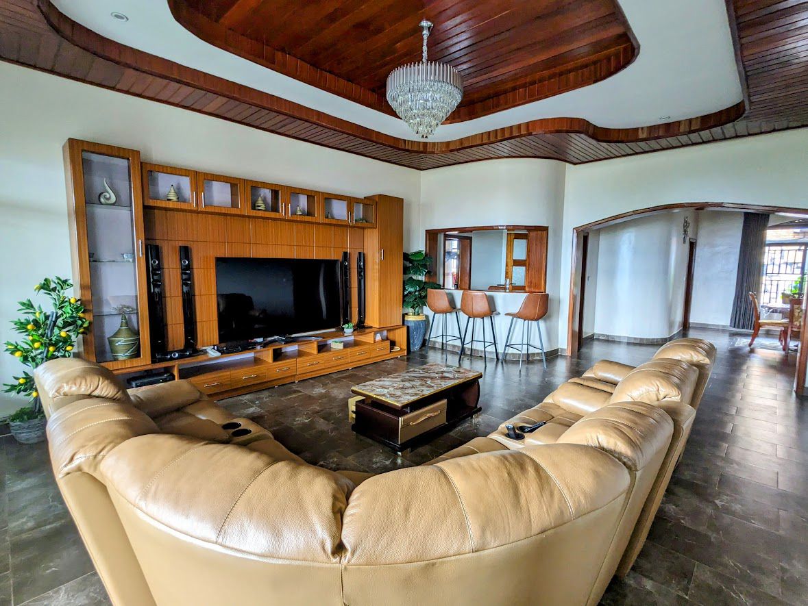 Nice full furnished house for rent in good neighborhood