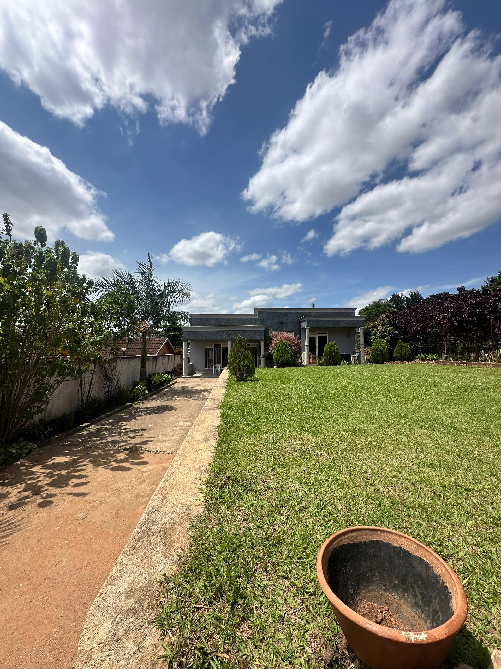 Nice plot for sale in Remera