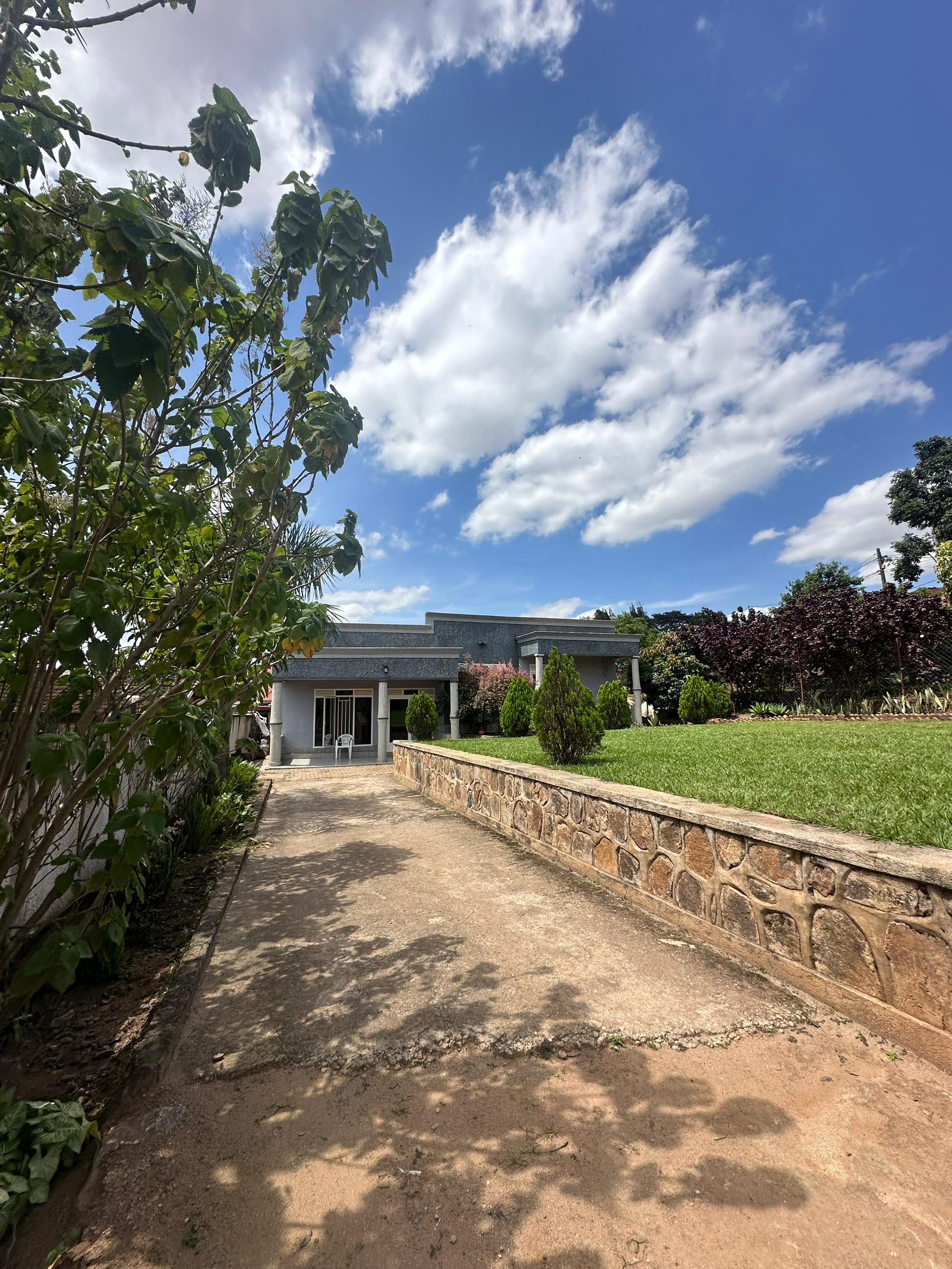 Nice plot for sale in Remera