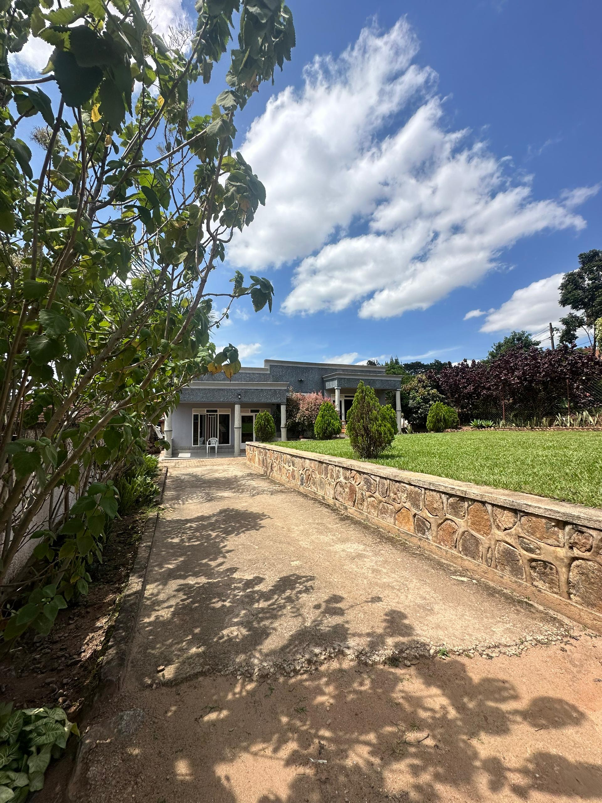 Nice plot for sale in Remera