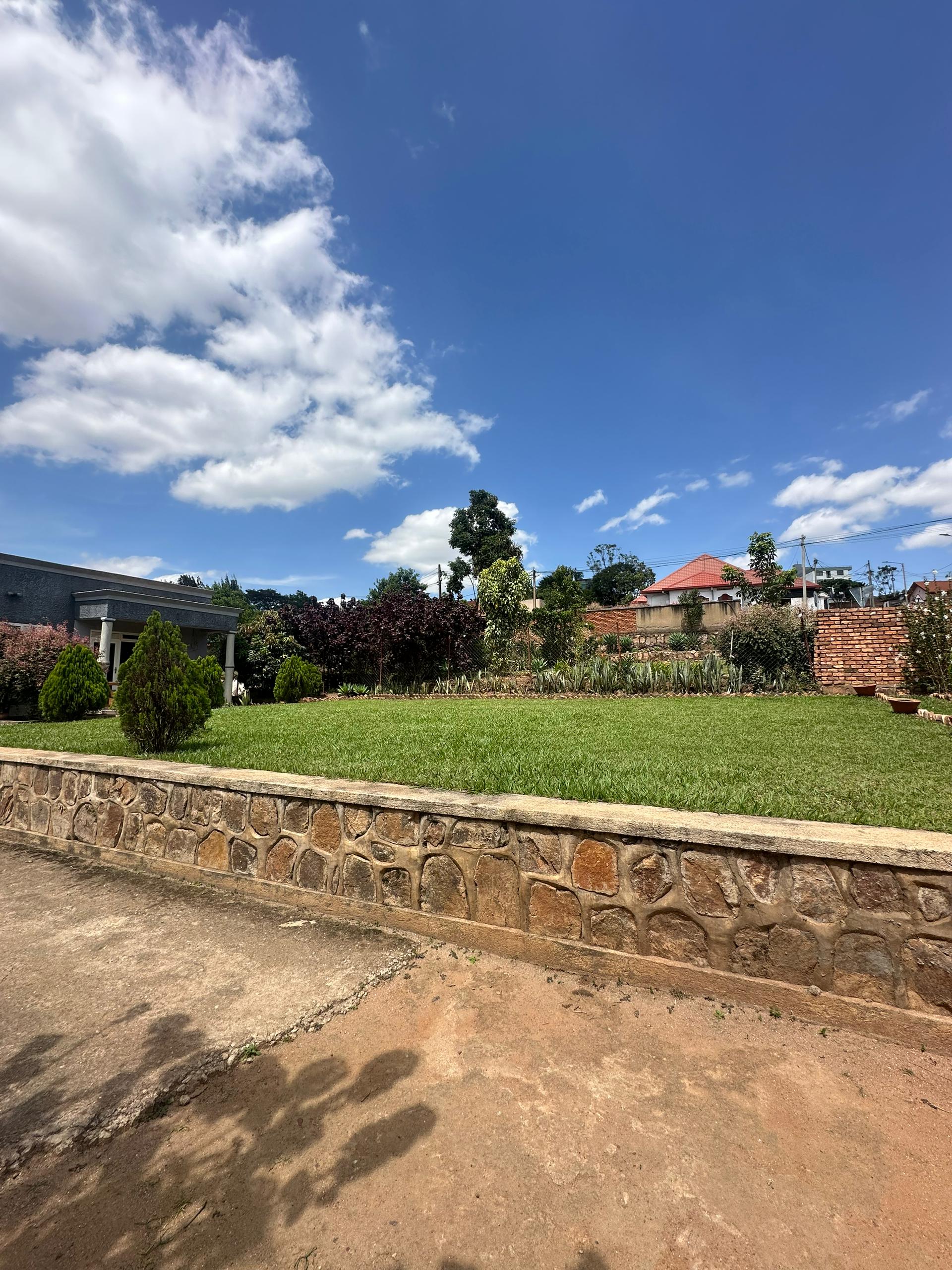 Nice plot for sale in Remera
