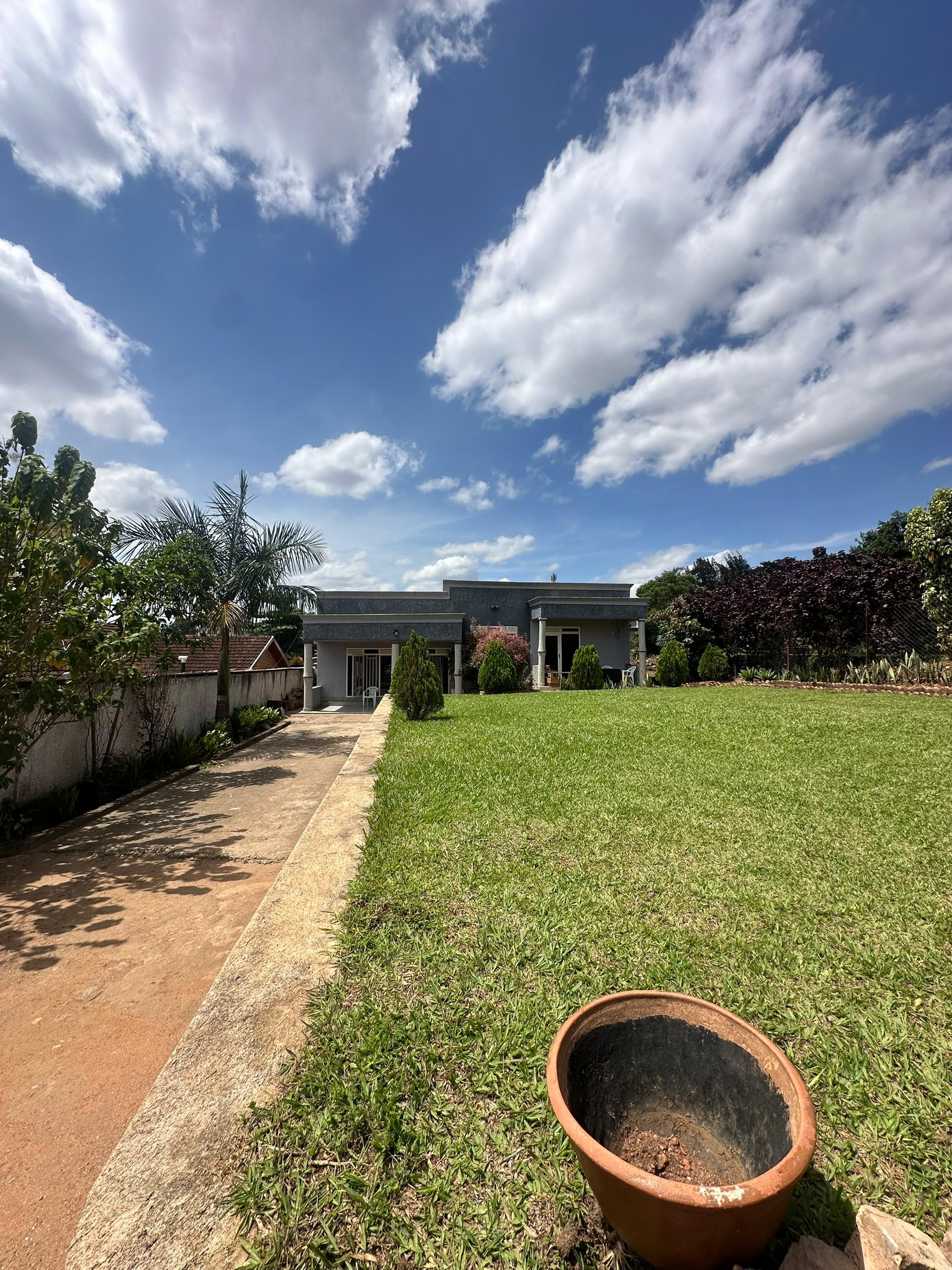 Nice plot for sale in Remera