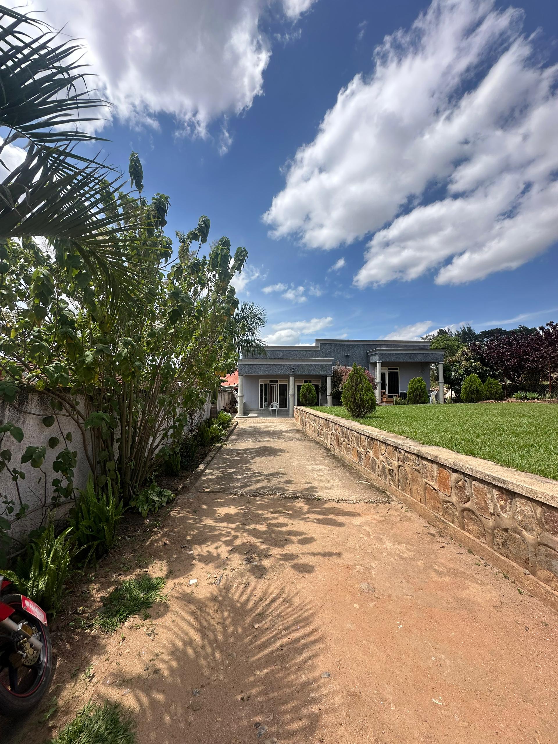 Nice plot for sale in Remera