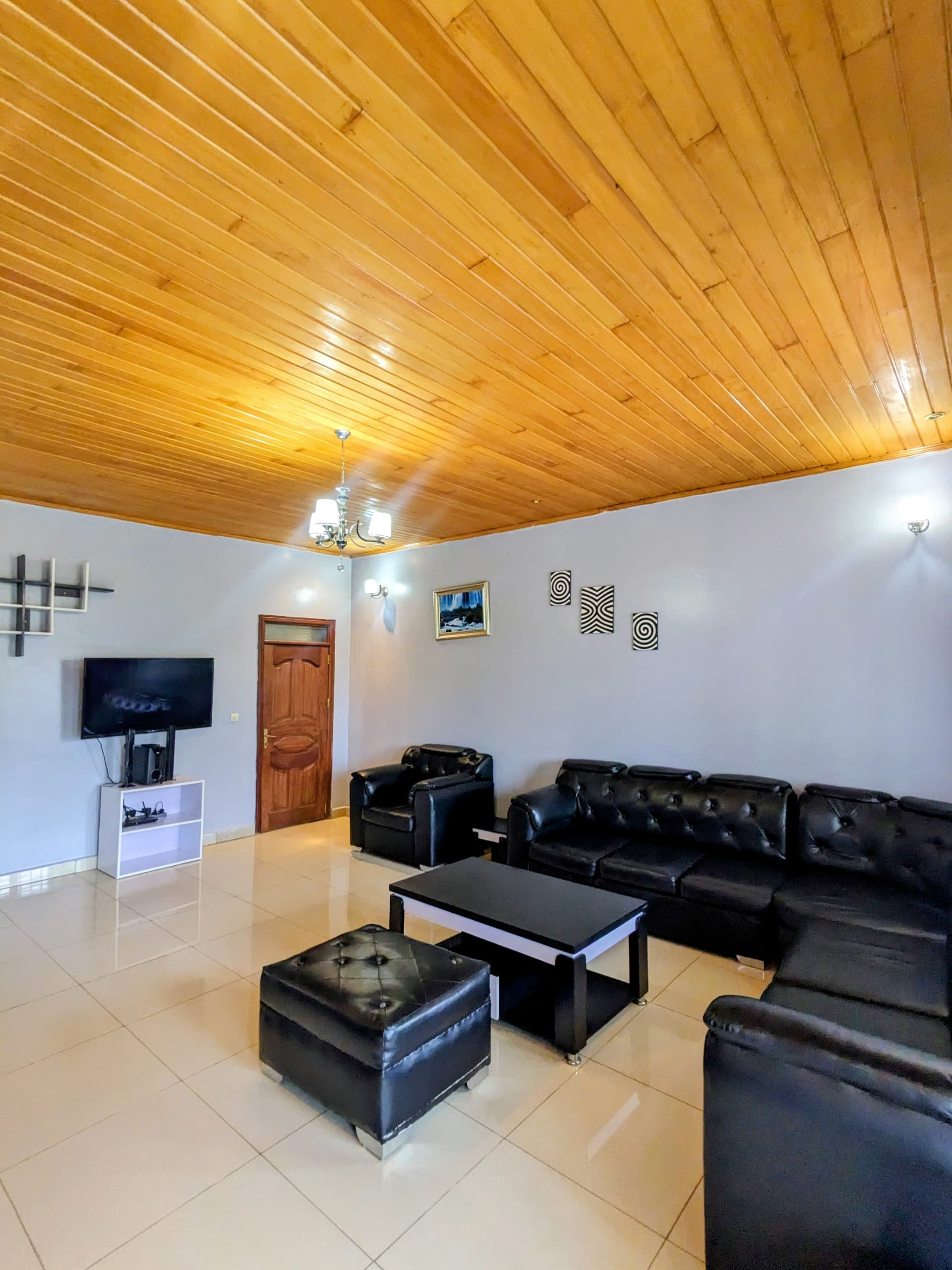 Airport Nest Guesthouse - Image 2